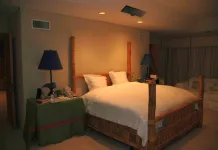 Temperatura do quarto para dormir melhor: guia prático para ajustar o ambiente sem complicar Temperatura do quarto para dormir melhor em um quarto organizado e tranquilo