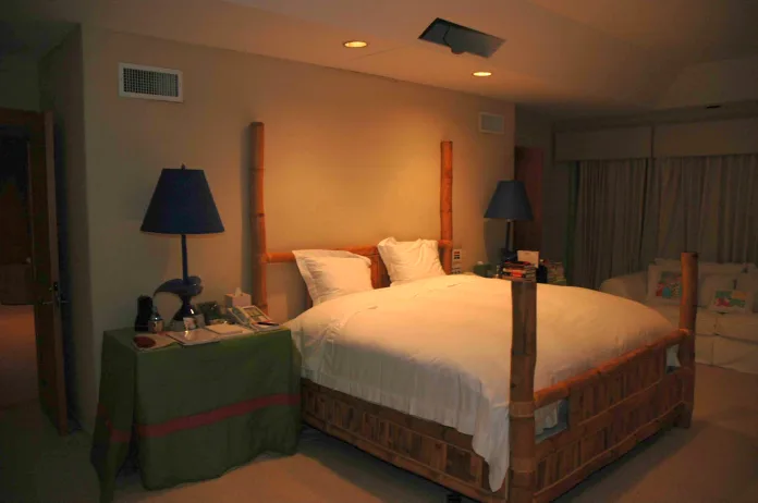 Temperatura do quarto para dormir melhor em um quarto organizado e tranquilo